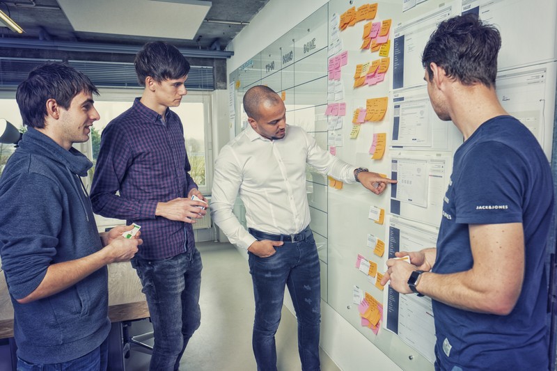 Sprintplanning in scrumruimte Mediamoose kantoor Sprintplanning in scrumruimte Mediamoose kantoor
